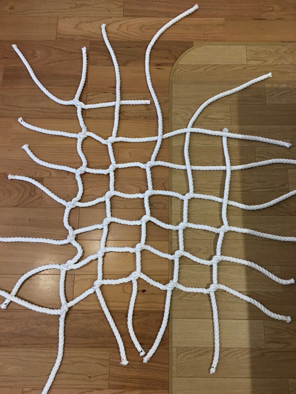 もっと考える遊びへ 自作のうんていにロープネットを追加してみた なるべく自分で作りたい